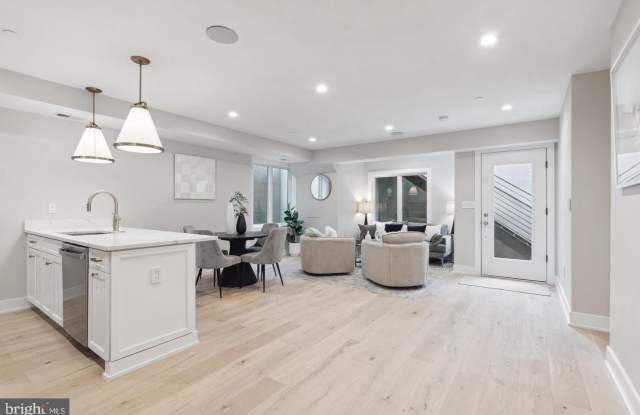 Photo of 5305 CONNECTICUT Avenue NW unit: 2