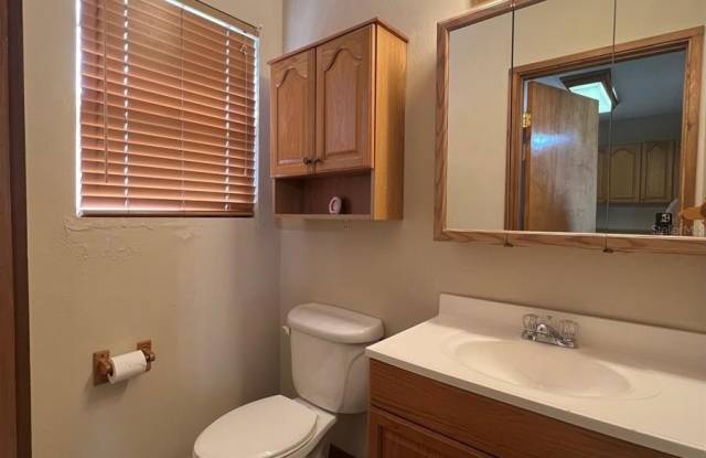 2235 W OLD US HIGHWAY 441