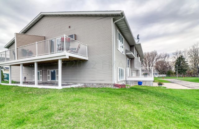 APPLICATION PENDING! -- 19 Prairiewood Crossing Southwest - 19 Prairiewood Crossing Southwest, Fargo, ND 58103