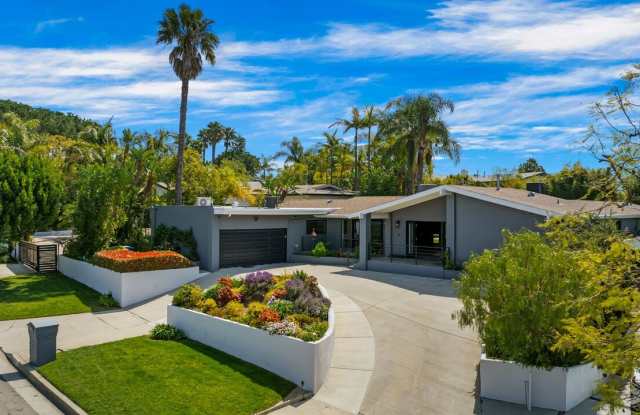 Photo of 8400 Mulholland Dr