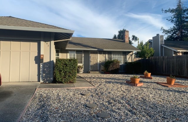 552 LORRAINE COURT SOUTH - 552 Lorraine Court South, Rohnert Park, CA 94928