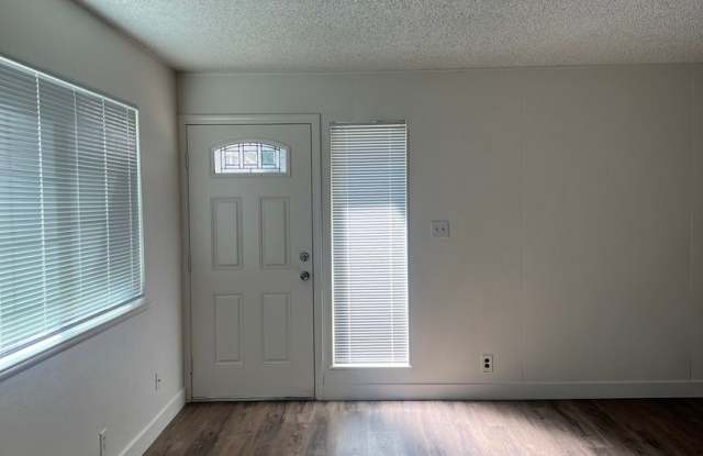 UPDATED 2 BEDROOM CONDO w/ 1 CAR GARAGE!!