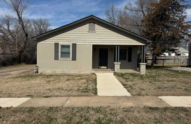Beautifully Remodeled 2 Bedroom in Downtown Broken Arrow