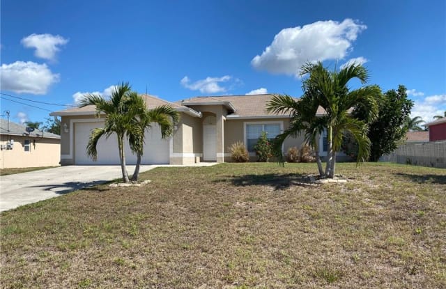 121 NW 10th ST - 121 Northwest 10th Street, Cape Coral, FL 33993