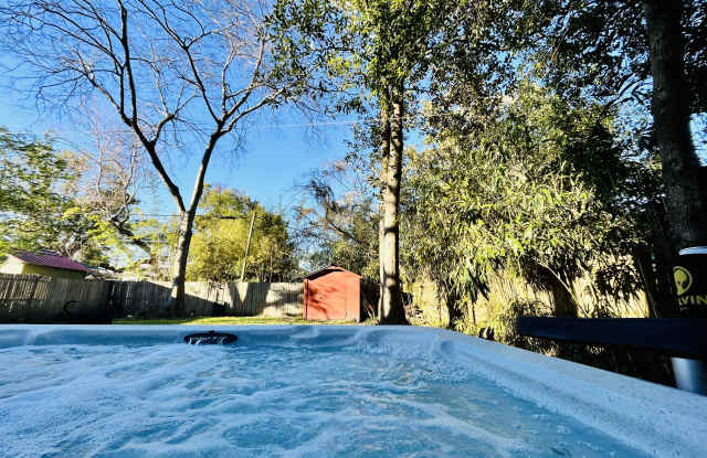 Photo of 2043 Dellwood Ave