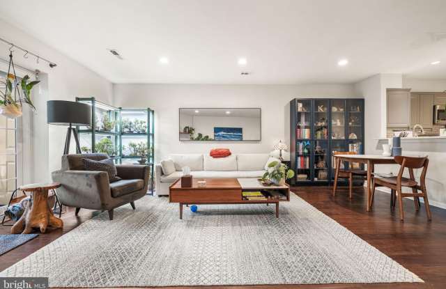 Photo of 907 S ROLFE Street