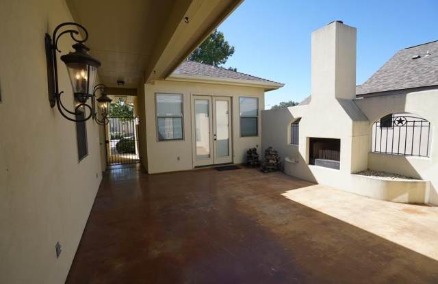 2801 Indian Wells Dr