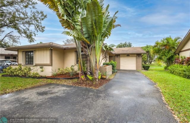 2223 Nova Village Dr - 2223 Nova Village Drive, Davie, FL 33317