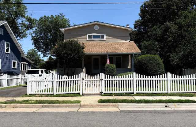 2501 DEWITT Avenue