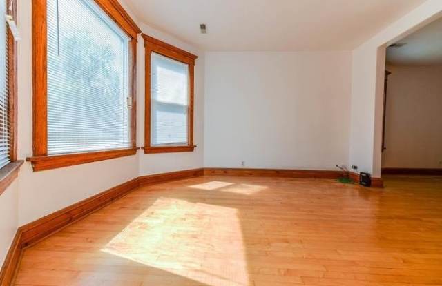 3450 N Lowell Avenue