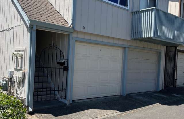 61 Knolls Lane