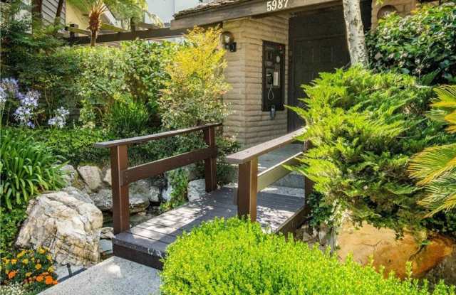 5987 Peacock Ridge Rd