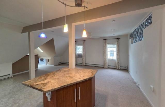 57 Ravine Ave