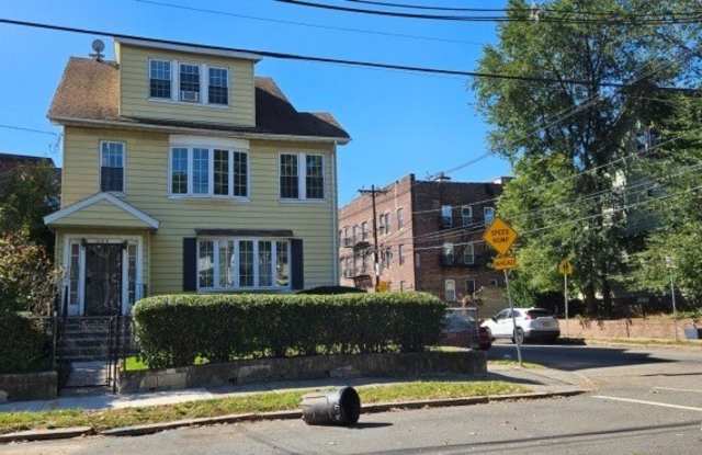 Photo of 264 Pomona Ave