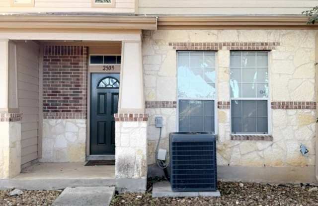 Photo of 2509 grayson cir