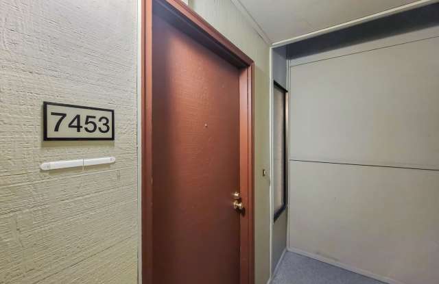 Cascade Mountain View Retreat: Elegant 2BR Condo in Downtown Redmond