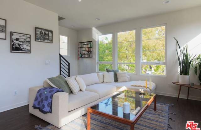 743 Silver Lake Blvd