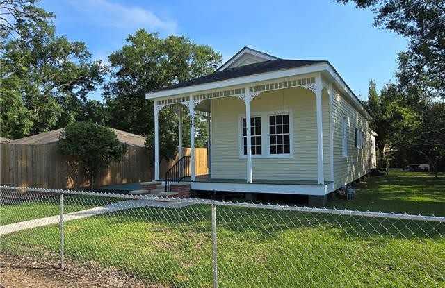 527 W 25TH Avenue