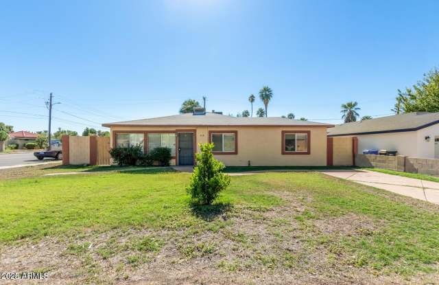 Photo of 547 E BELMONT Avenue