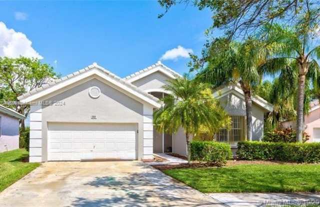 2685 SE 4th Pl - 2685 Southeast 4th Place, Homestead, FL 33033