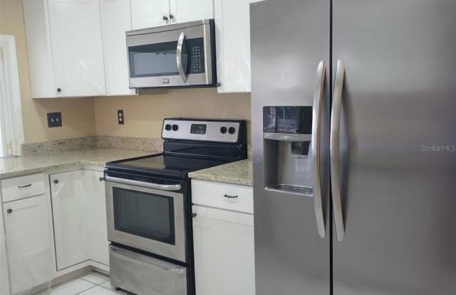 2131 ORANGEPOINTE AVENUE