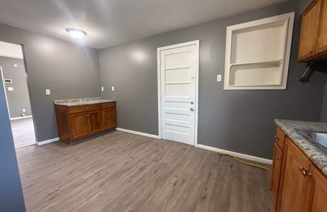 Photo of 2 bedroom home - Ferguson - Remodeled -1st floor laundry