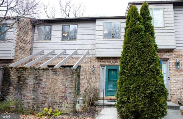 10 HAMPSHIRE WOODS COURT