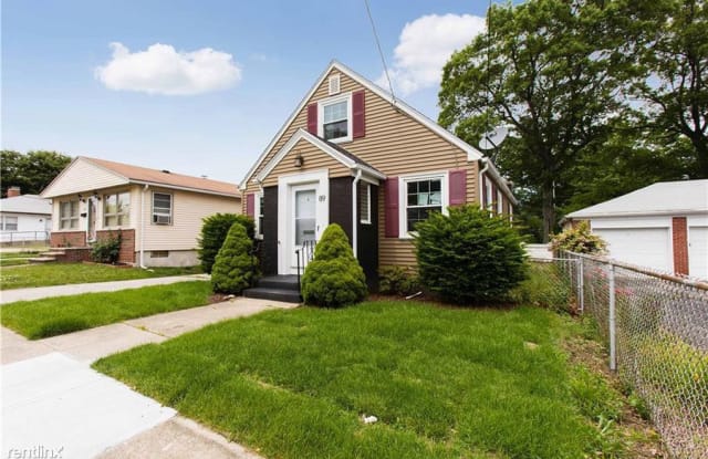 89 Sandringham Ave - 89 Sandringham Avenue, Providence, RI 02908