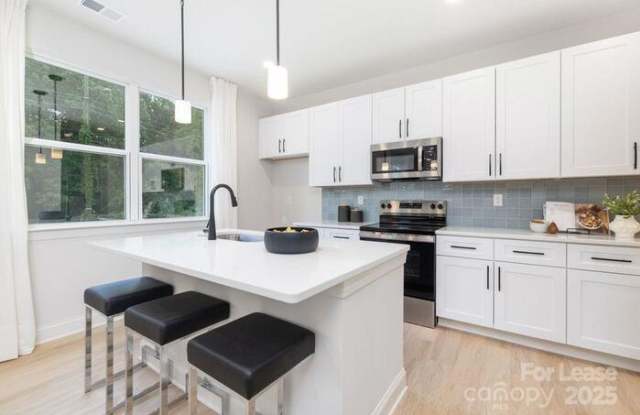 6323 Carver Boulevard