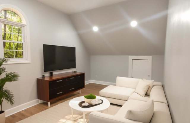 14625 Phillips Rd #2