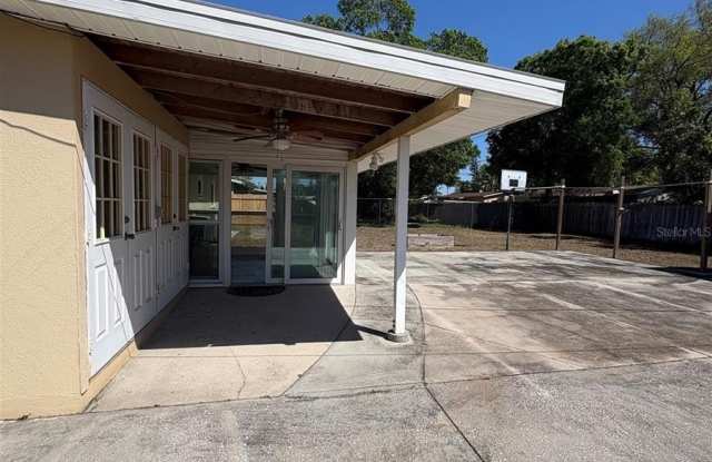 218 LEWIS BOULEVARD SE