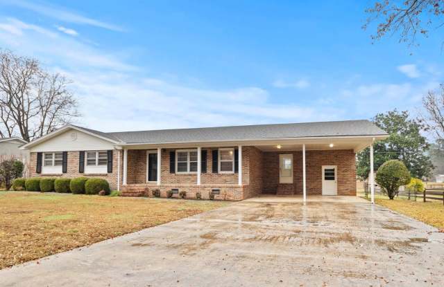 Great location near downtown Athens! Lawn Care included, new LVP flooring! Fenced yard!