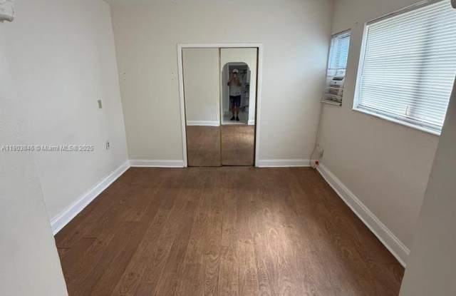 Photo of 5411 Ravenswood Rd