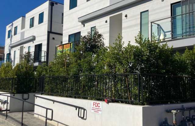 (6115) 14645 Vanowen St.