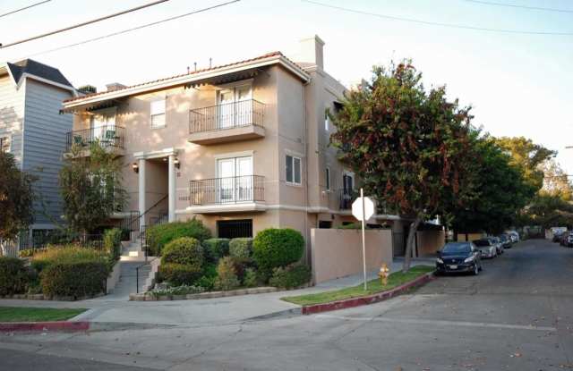 10833 Camarillo Street