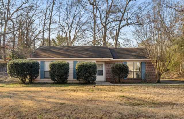 Single Family Home in Auburn - Prime Location!