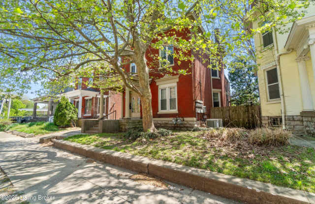 Photo of 1236 E Broadway