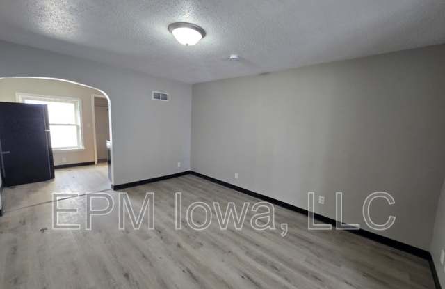 1123 North Barclay Street