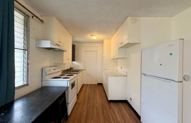 Punchbowl: 3 Bed, 1.25 Bath Apartment with 3 Tandem Parking Spots