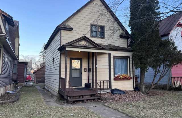 1716 Hughitt Ave - 1716 Hughitt Avenue, Superior, WI 54880