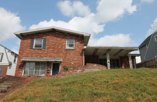 Photo of 824 W Wayne St