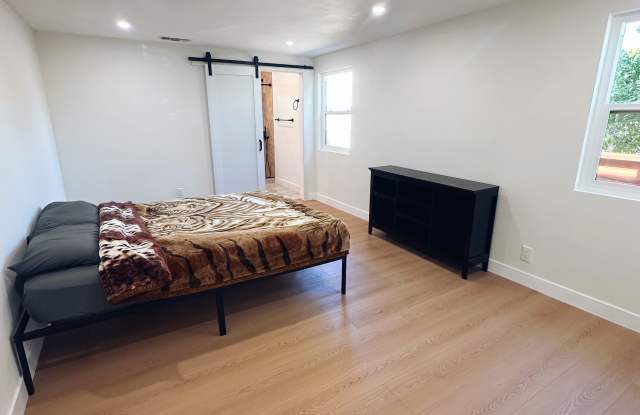 Photo of 345 North Broadmoor Avenue