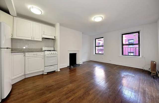 Photo of 58 W 8th St Apt 4F