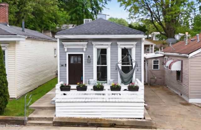 1016 Mary Street