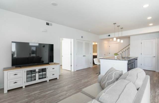 New Condo Availabe Rent