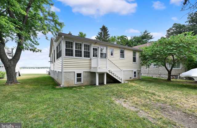 1919 WILSON POINT ROAD