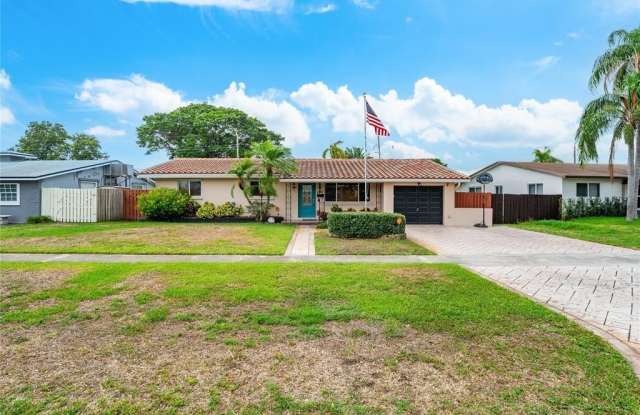 1512 E Hawthorne Cir