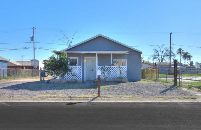 2 Room 1 Bath Cottage with Huge Backyard