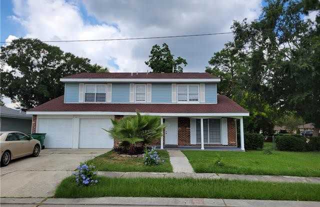 800 OAKWOOD Drive