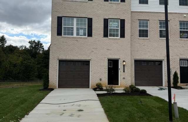 Photo of 16661 GREEN GLADE DR